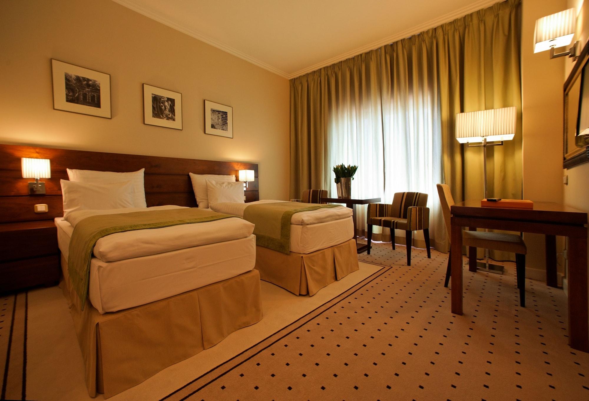 Capital Plaza Hotel Bukarest Eksteriør billede